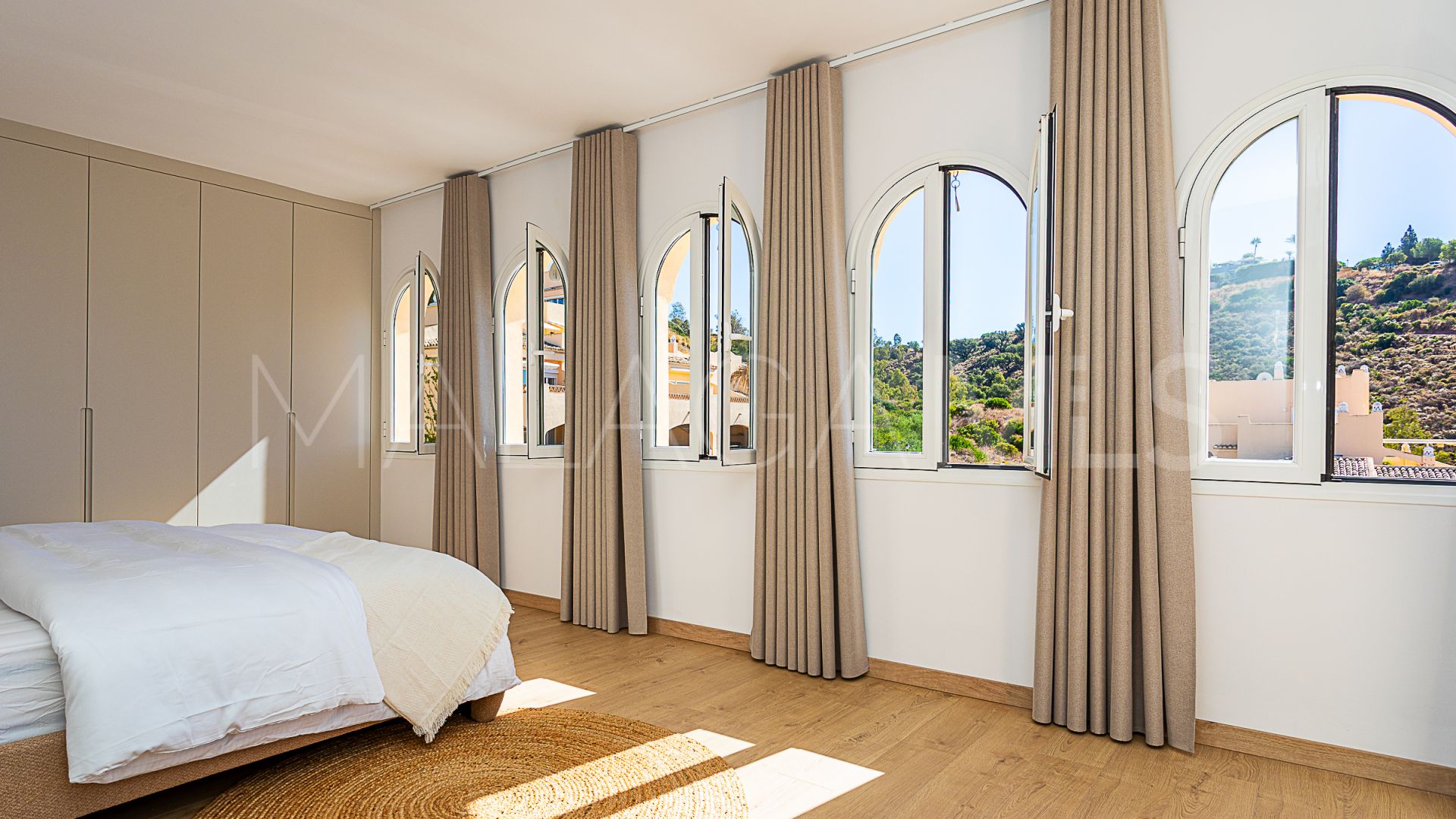Buy atico duplex with 3 bedrooms in Elviria