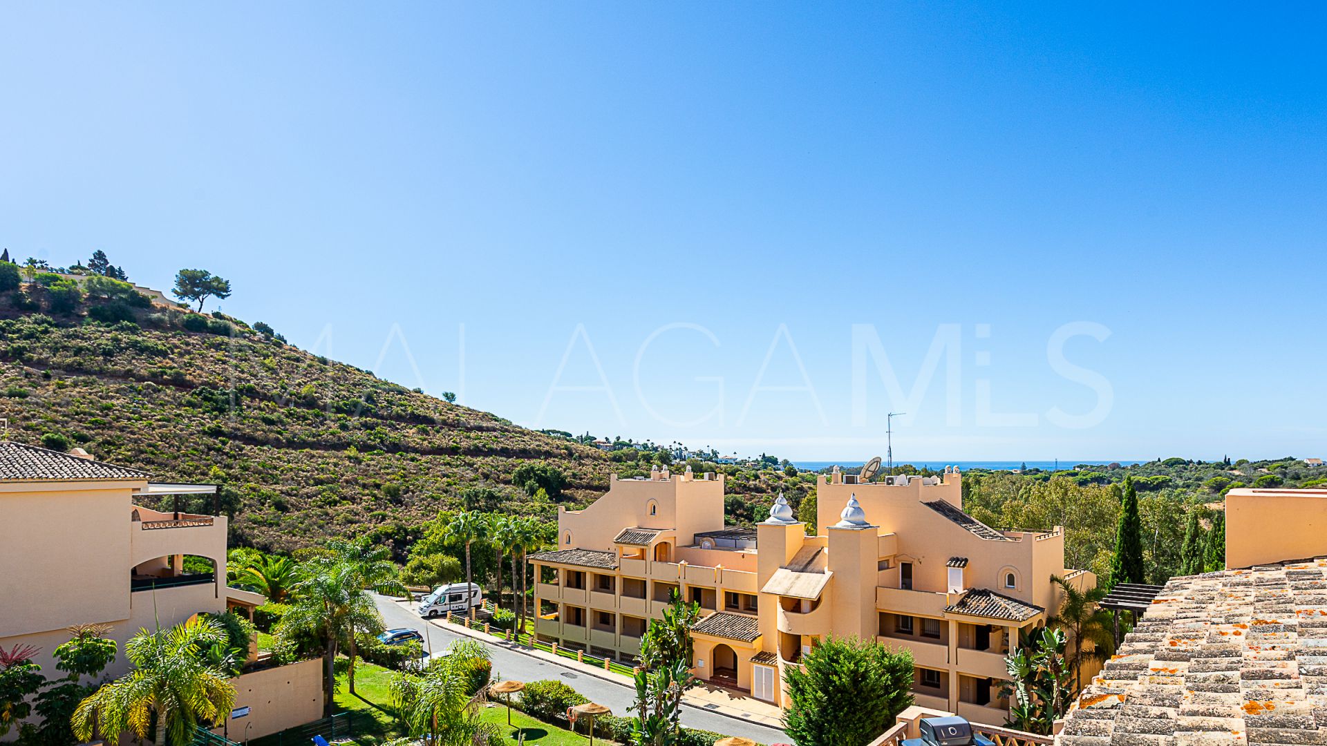 Buy atico duplex with 3 bedrooms in Elviria