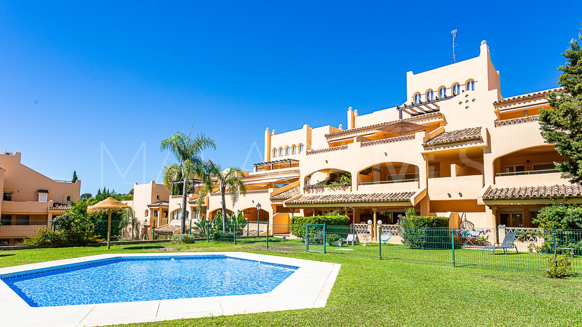 Buy atico duplex with 3 bedrooms in Elviria