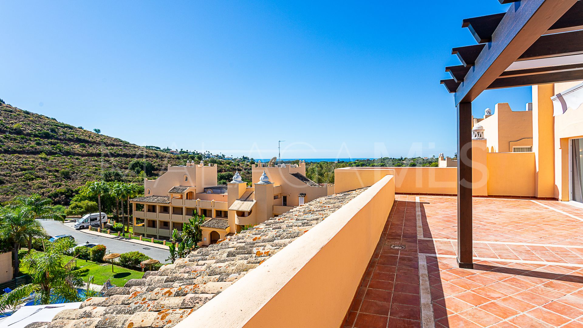 Buy atico duplex with 3 bedrooms in Elviria