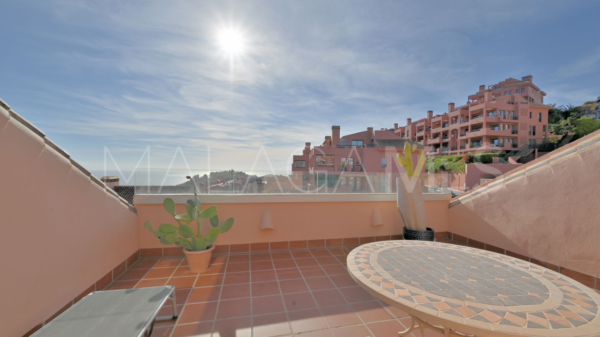 Buy duplex penthouse in Calahonda with 3 bedrooms