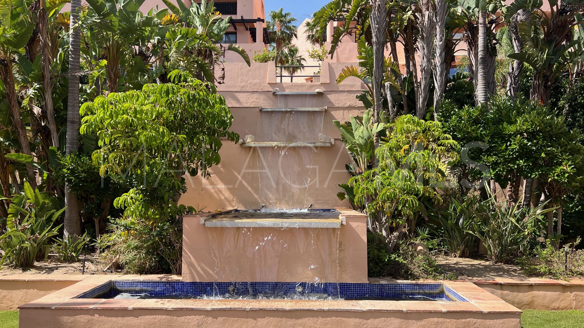 Buy duplex penthouse in Calahonda with 3 bedrooms