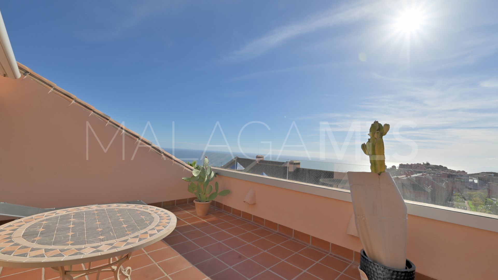 Buy duplex penthouse in Calahonda with 3 bedrooms