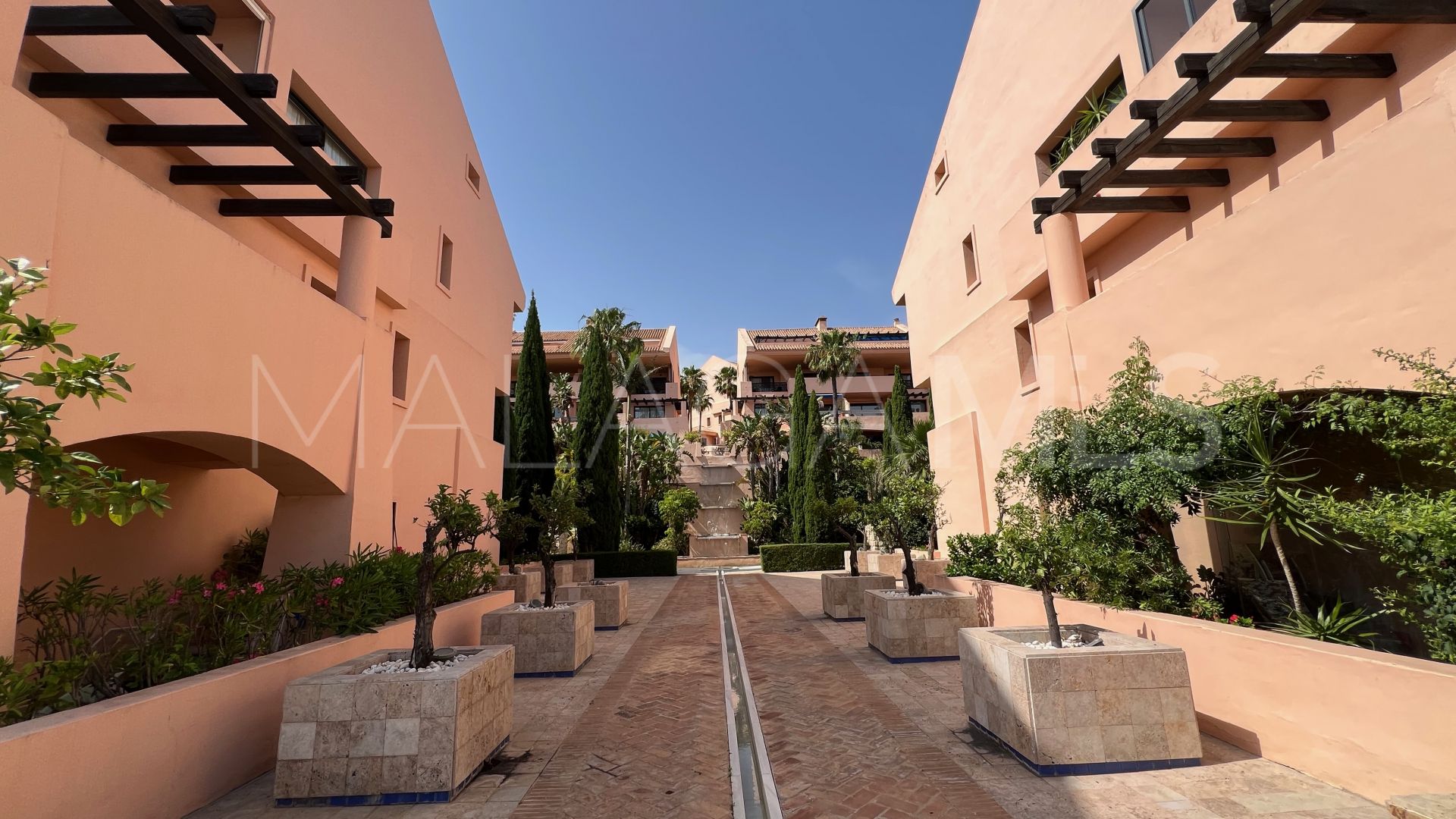 Buy duplex penthouse in Calahonda with 3 bedrooms