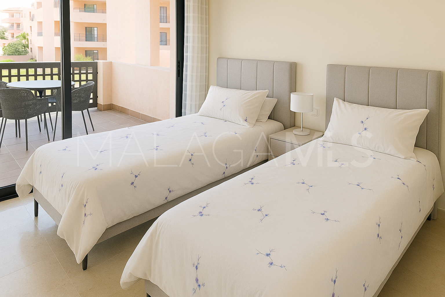 Buy duplex penthouse in Calahonda with 3 bedrooms