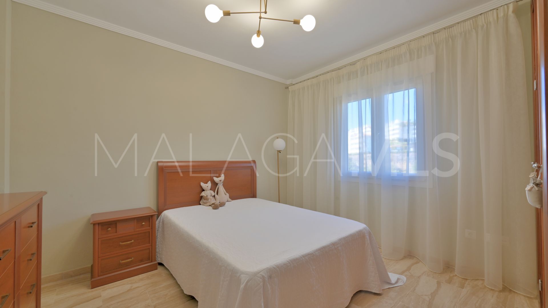 For sale 4 bedrooms town house in Calahonda