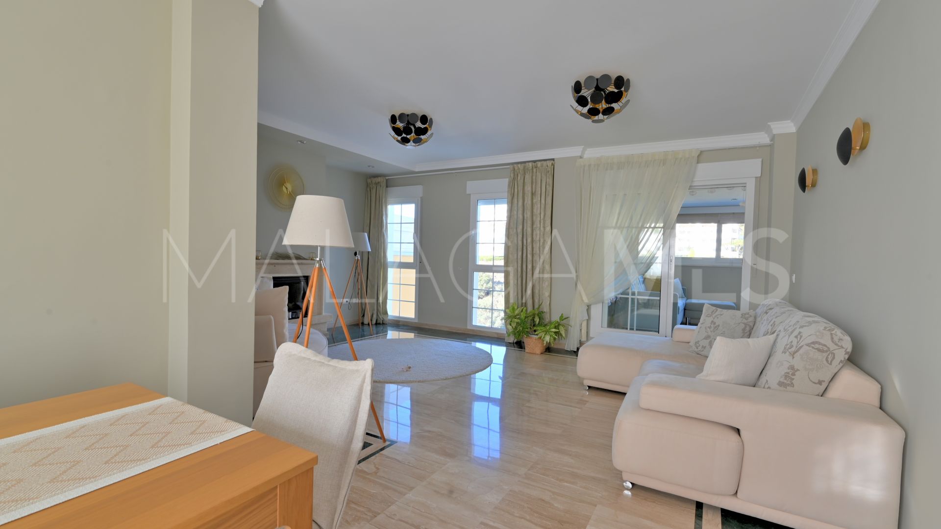 For sale 4 bedrooms town house in Calahonda