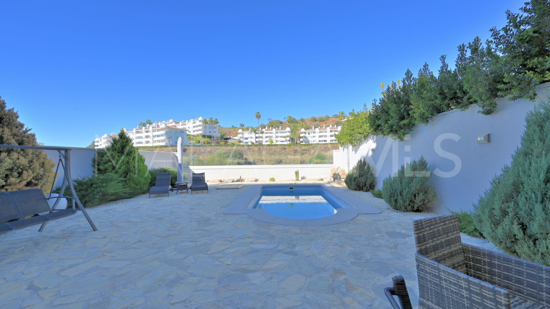 For sale 4 bedrooms town house in Calahonda