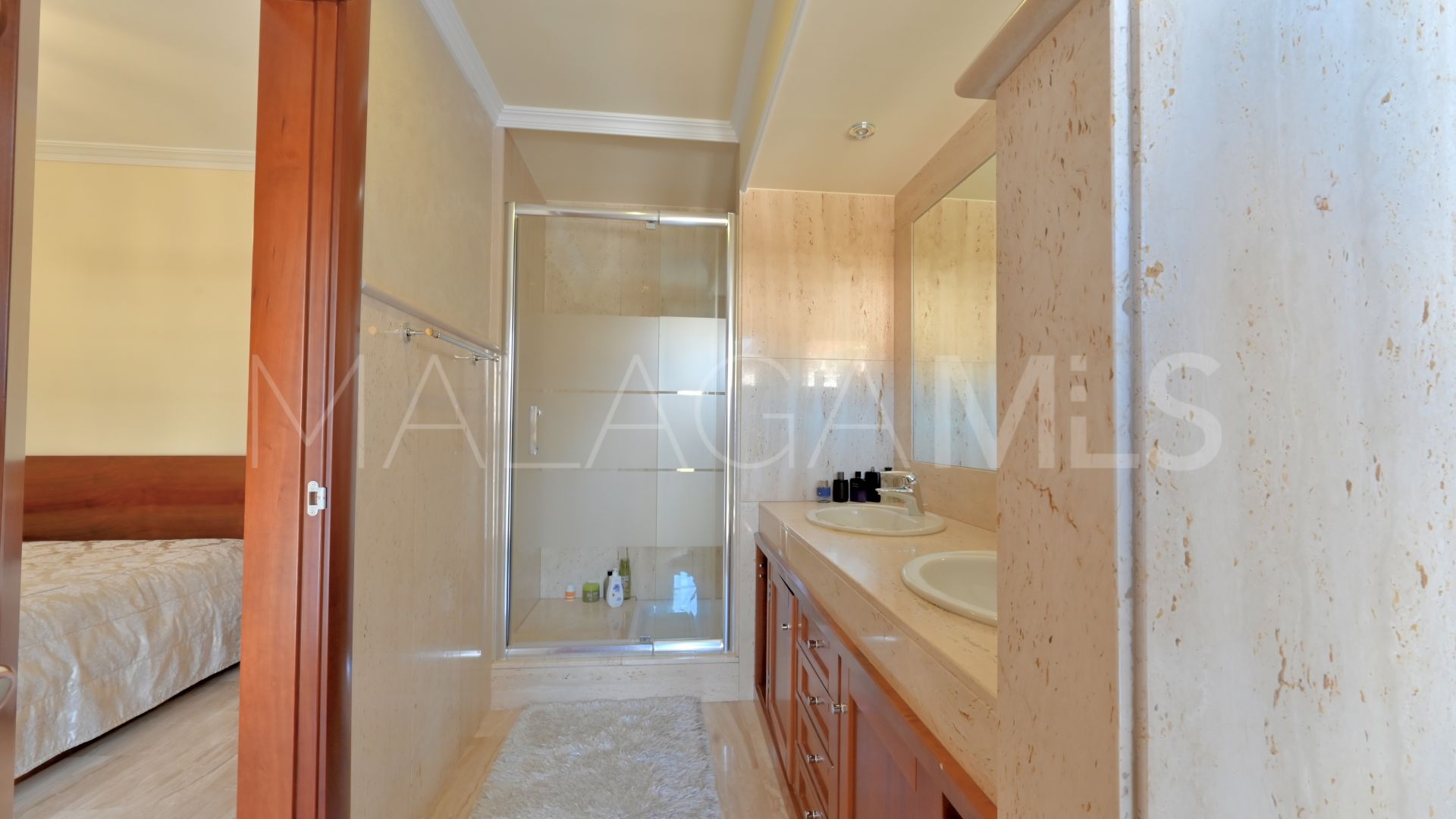 For sale 4 bedrooms town house in Calahonda