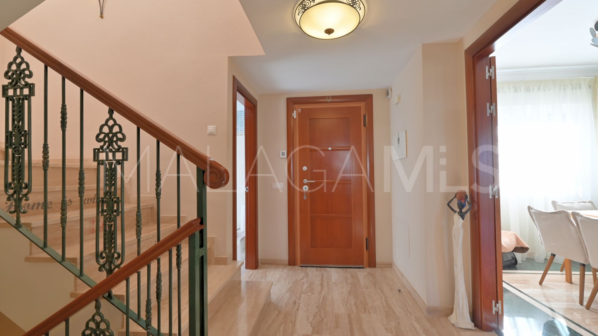 For sale 4 bedrooms town house in Calahonda