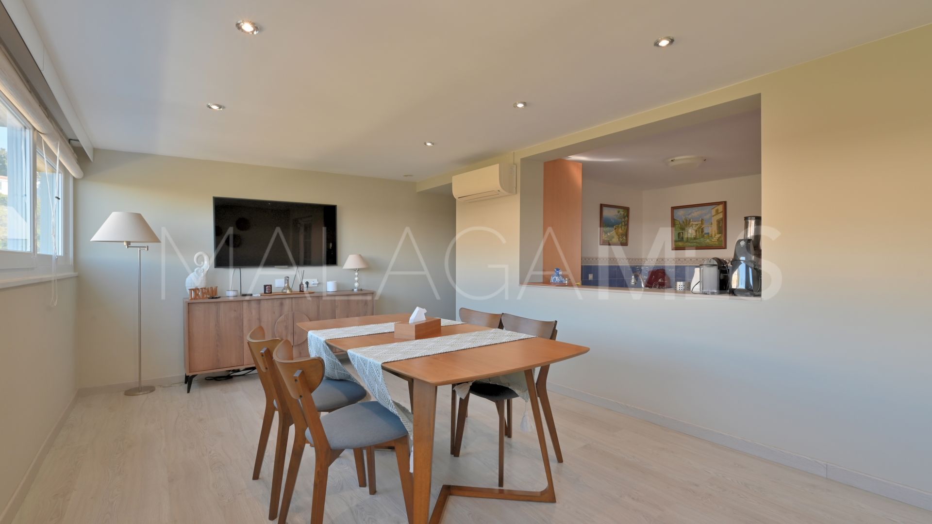 For sale 4 bedrooms town house in Calahonda