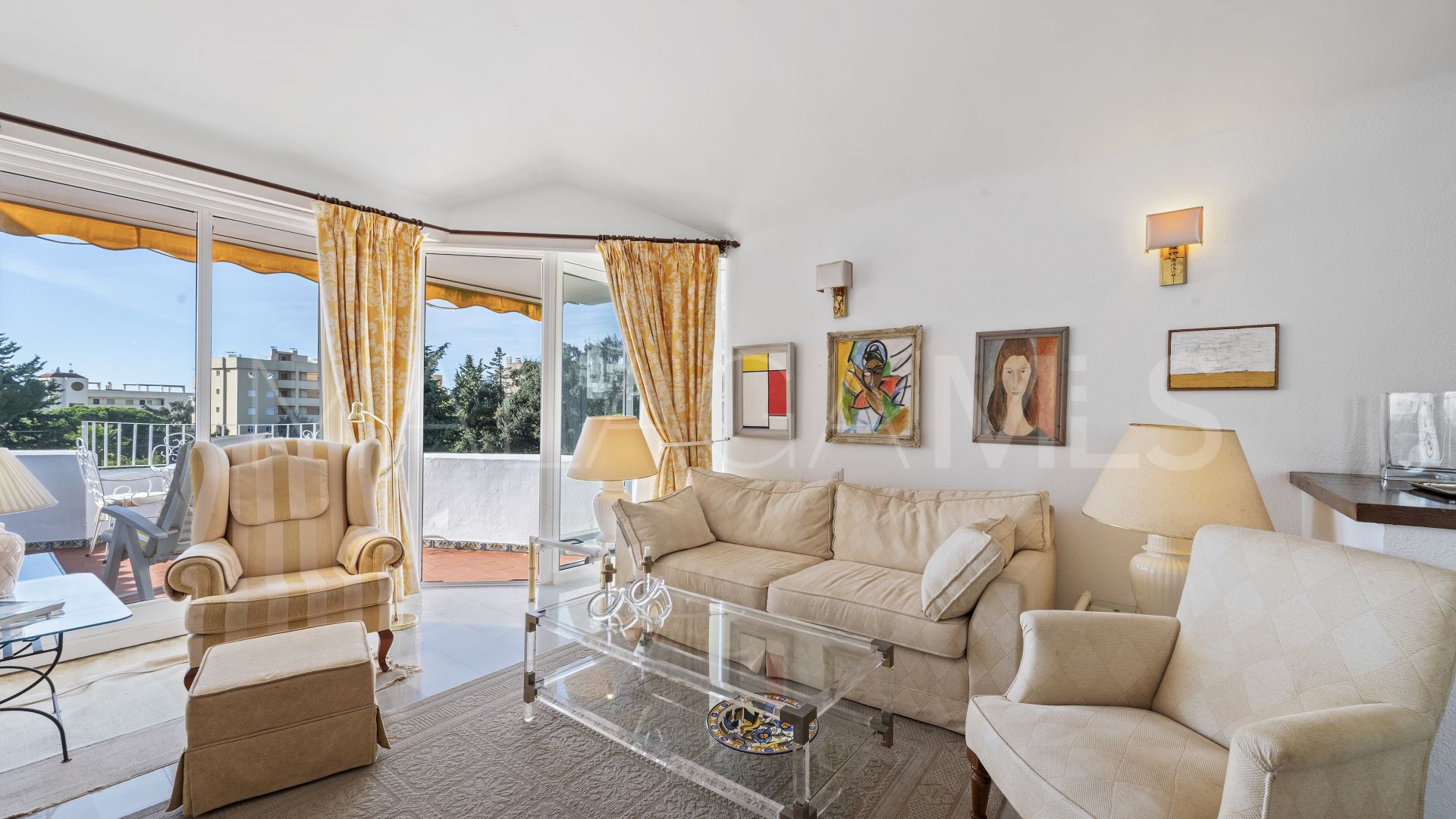 Duplex penthouse for sale in Calahonda