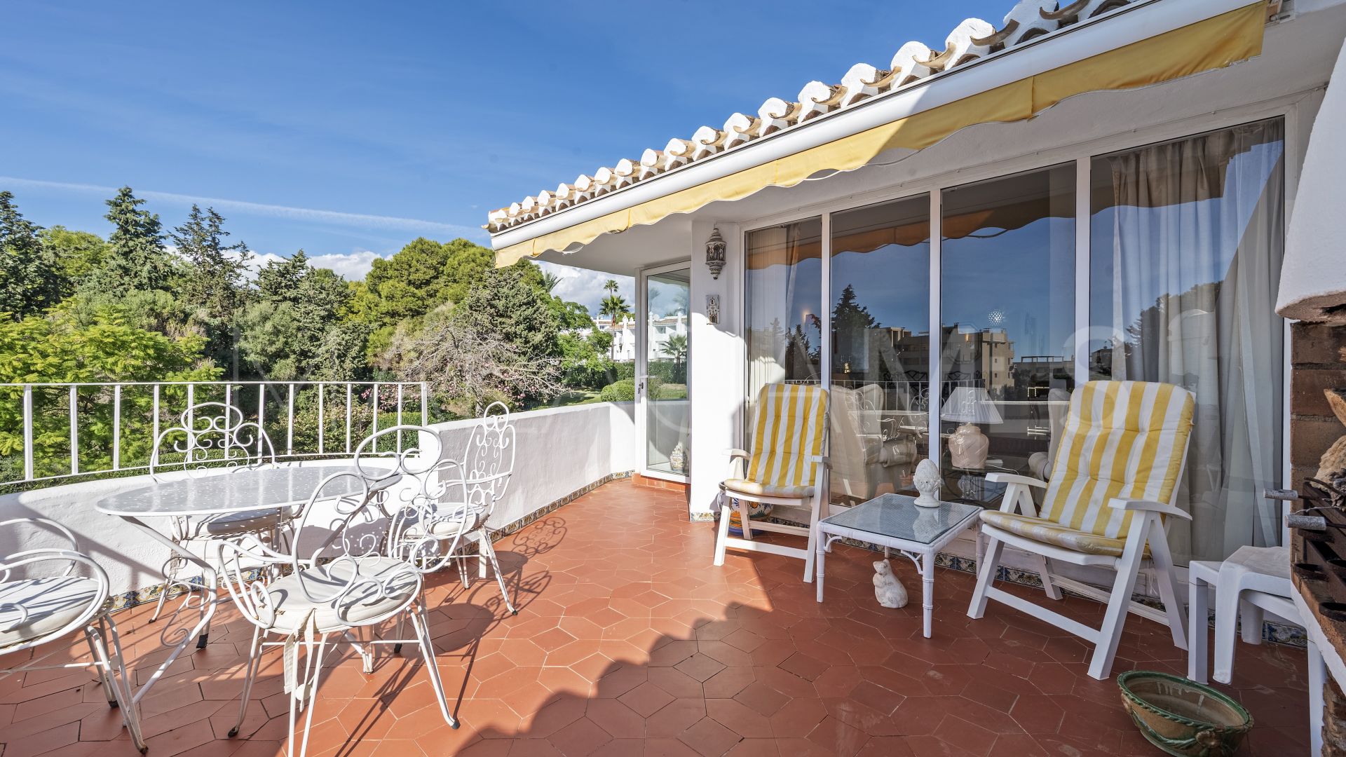 Duplex penthouse for sale in Calahonda