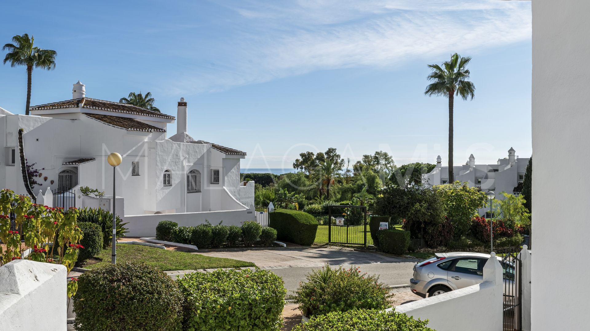 Duplex penthouse for sale in Calahonda