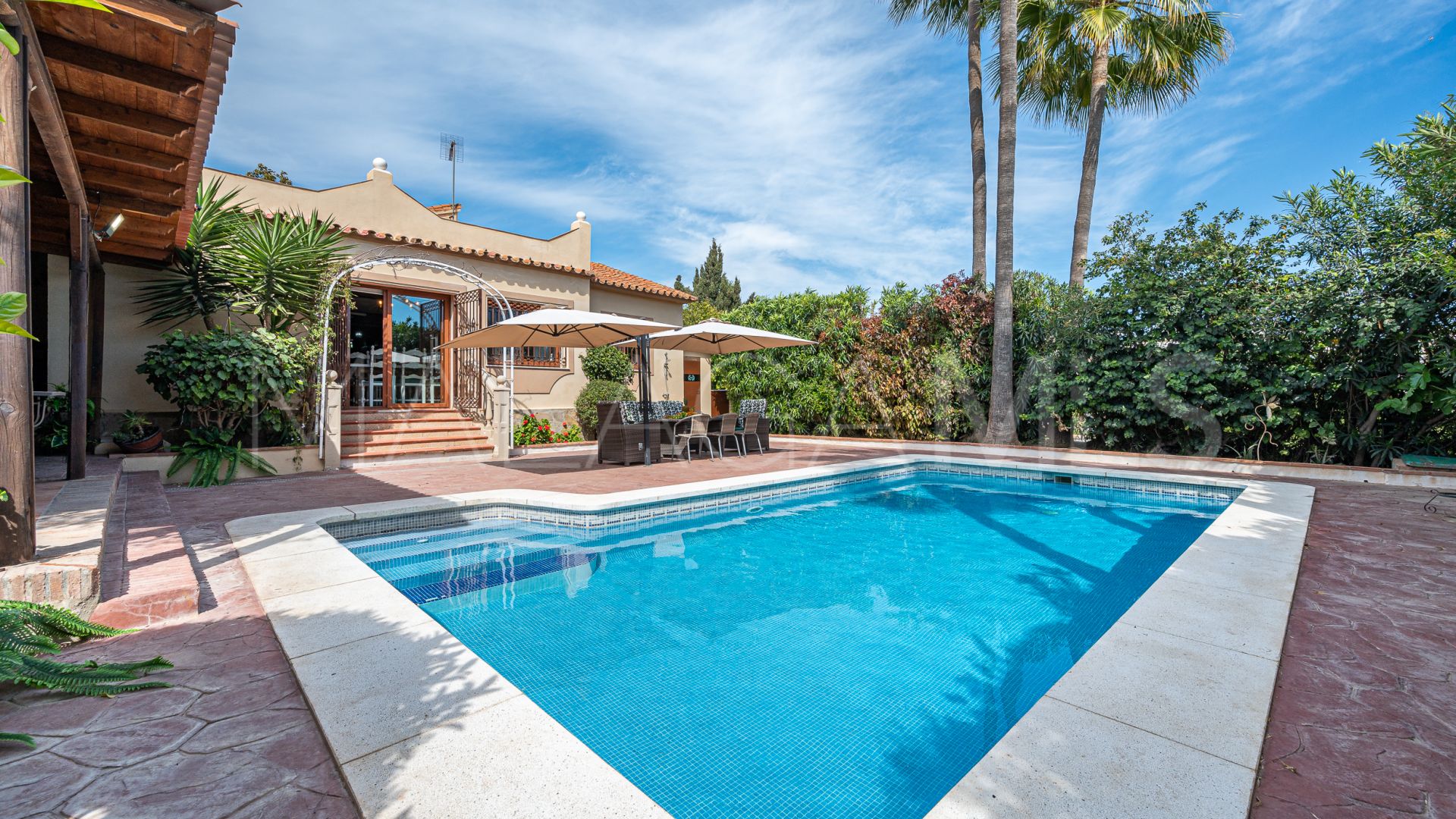 Villa for sale in Marbella City