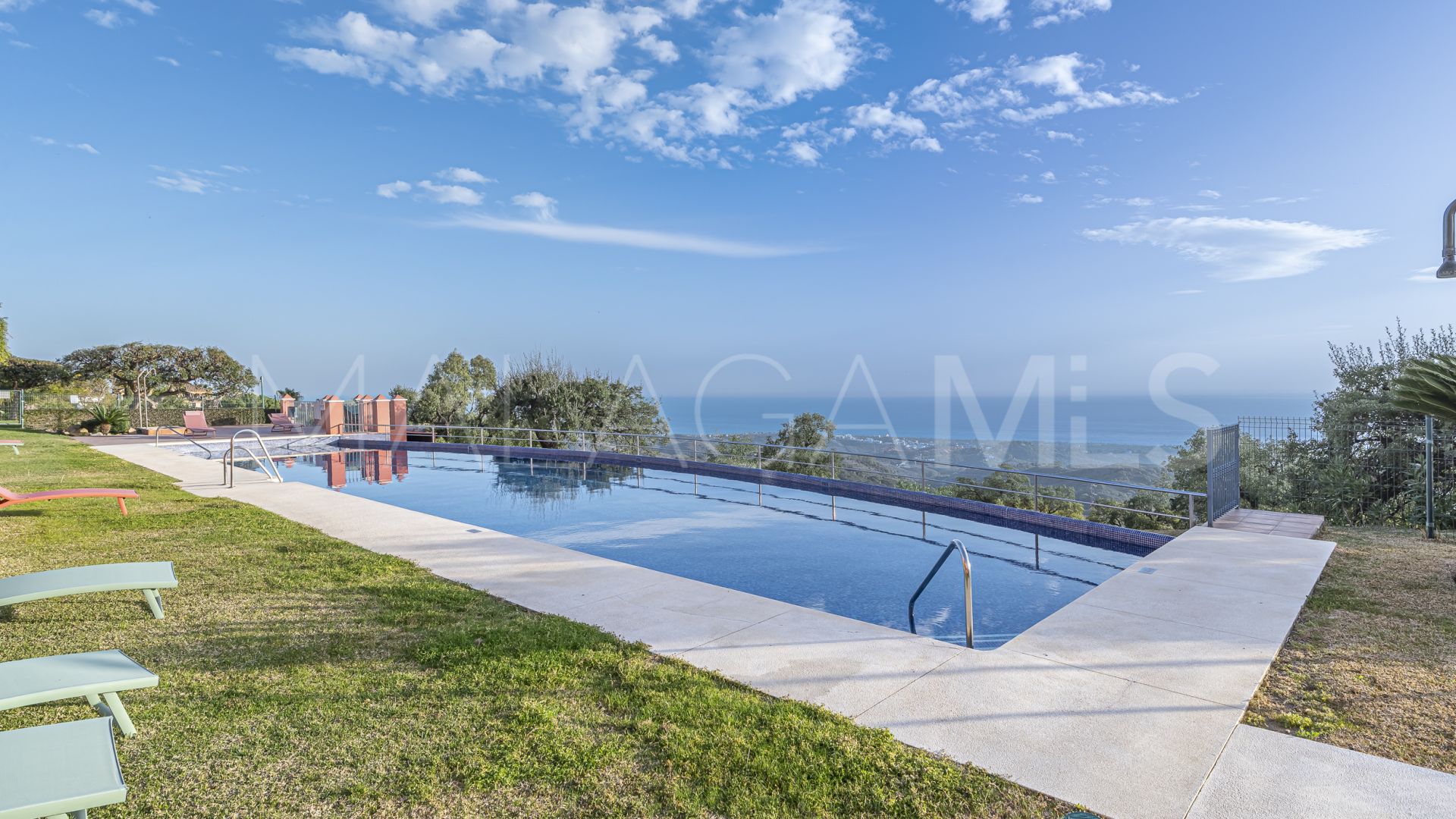 For sale 2 bedrooms penthouse in La Mairena