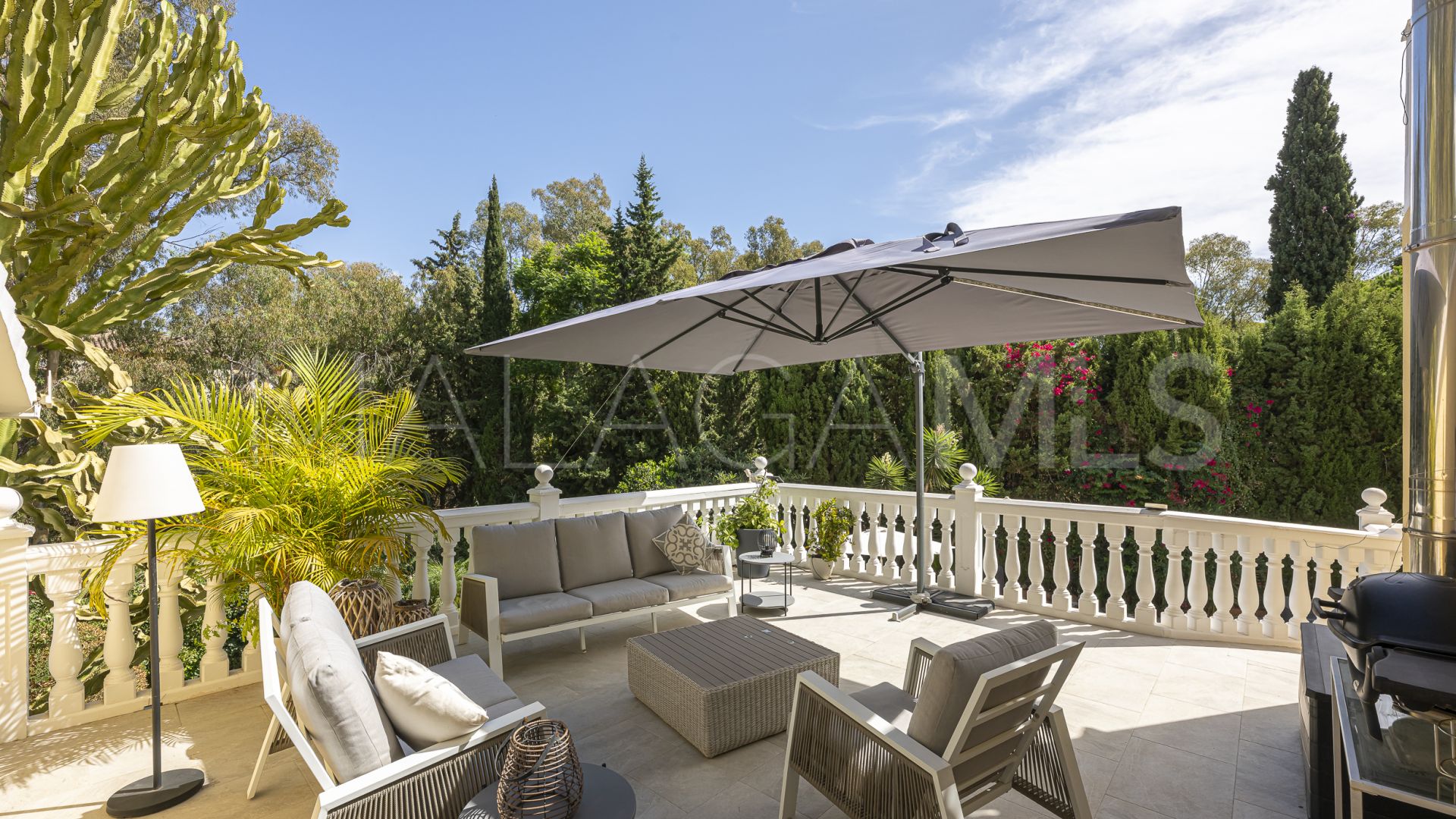 Calahonda 4 bedrooms villa for sale