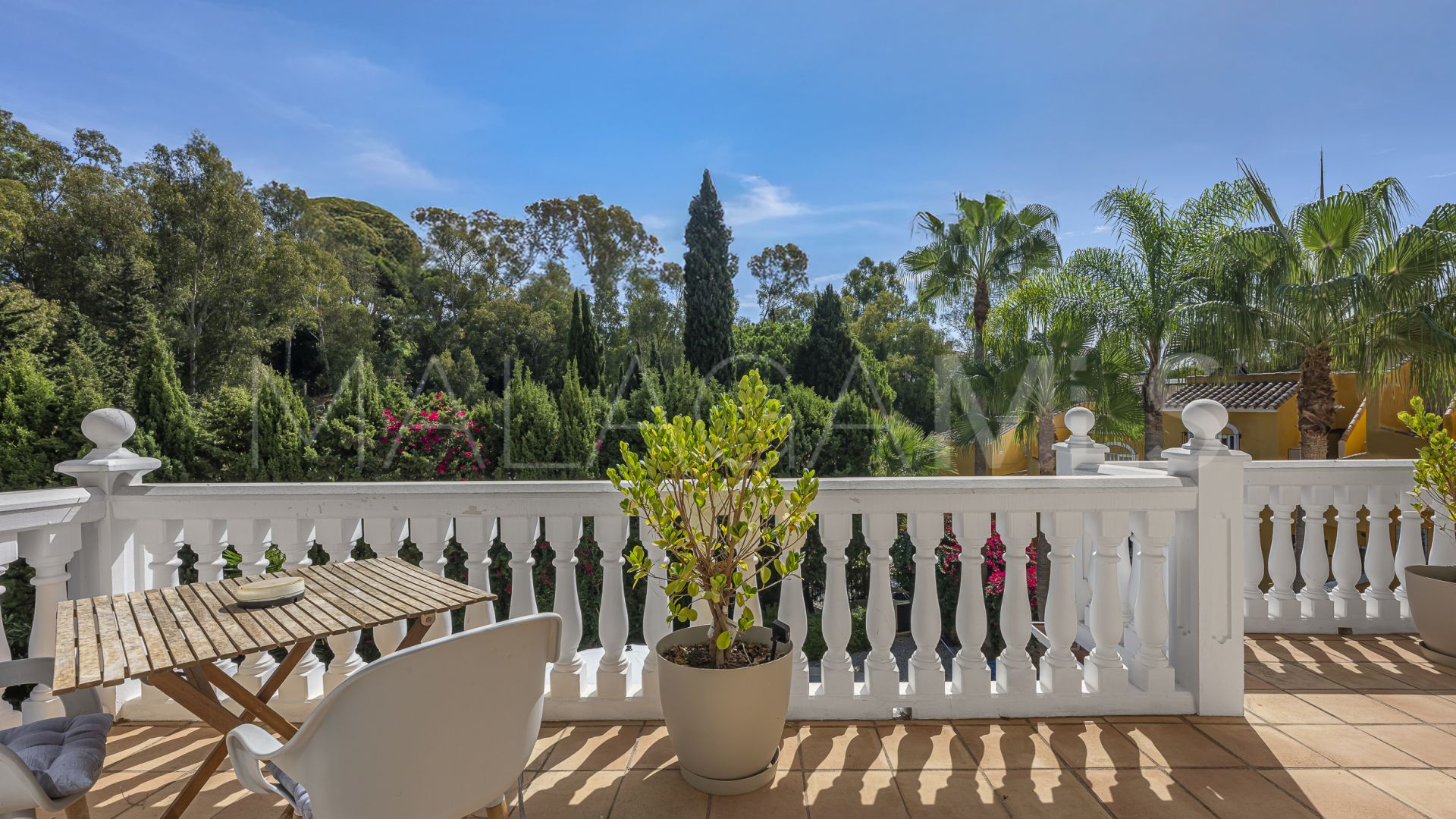 Calahonda 4 bedrooms villa for sale