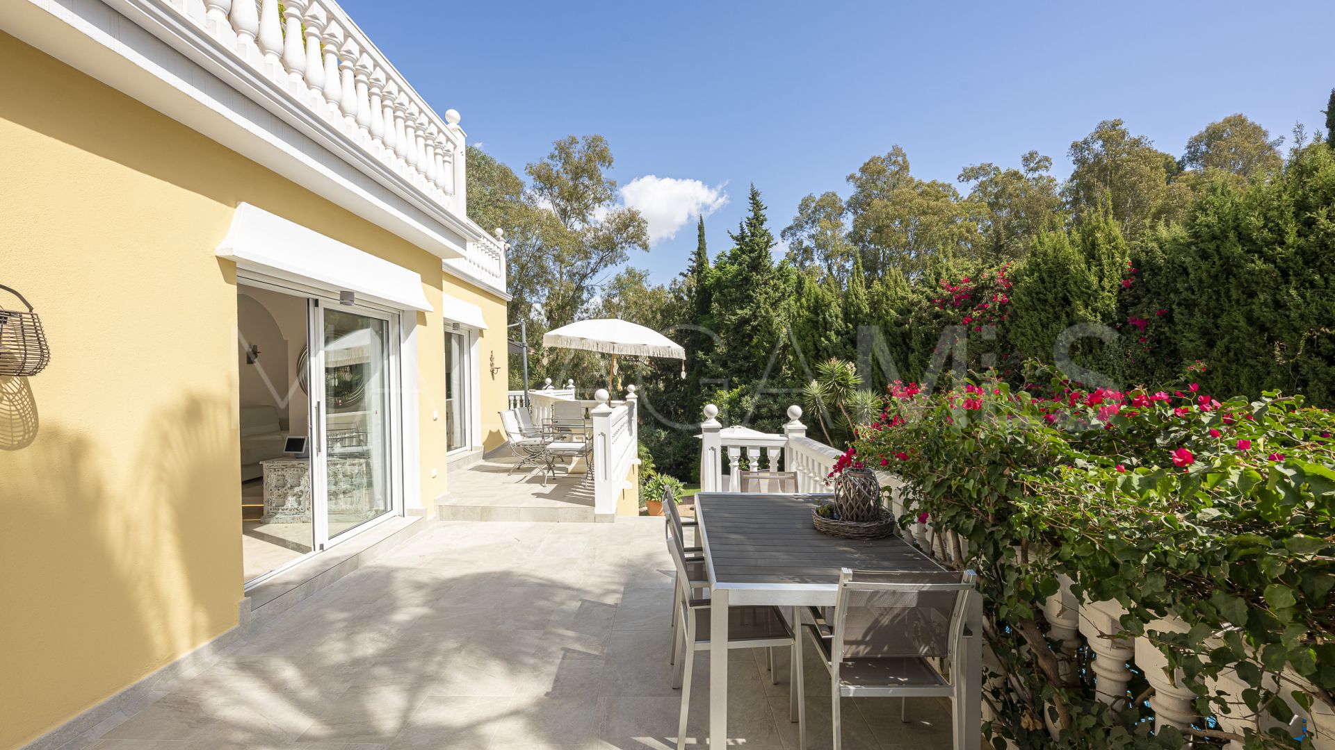 Calahonda 4 bedrooms villa for sale