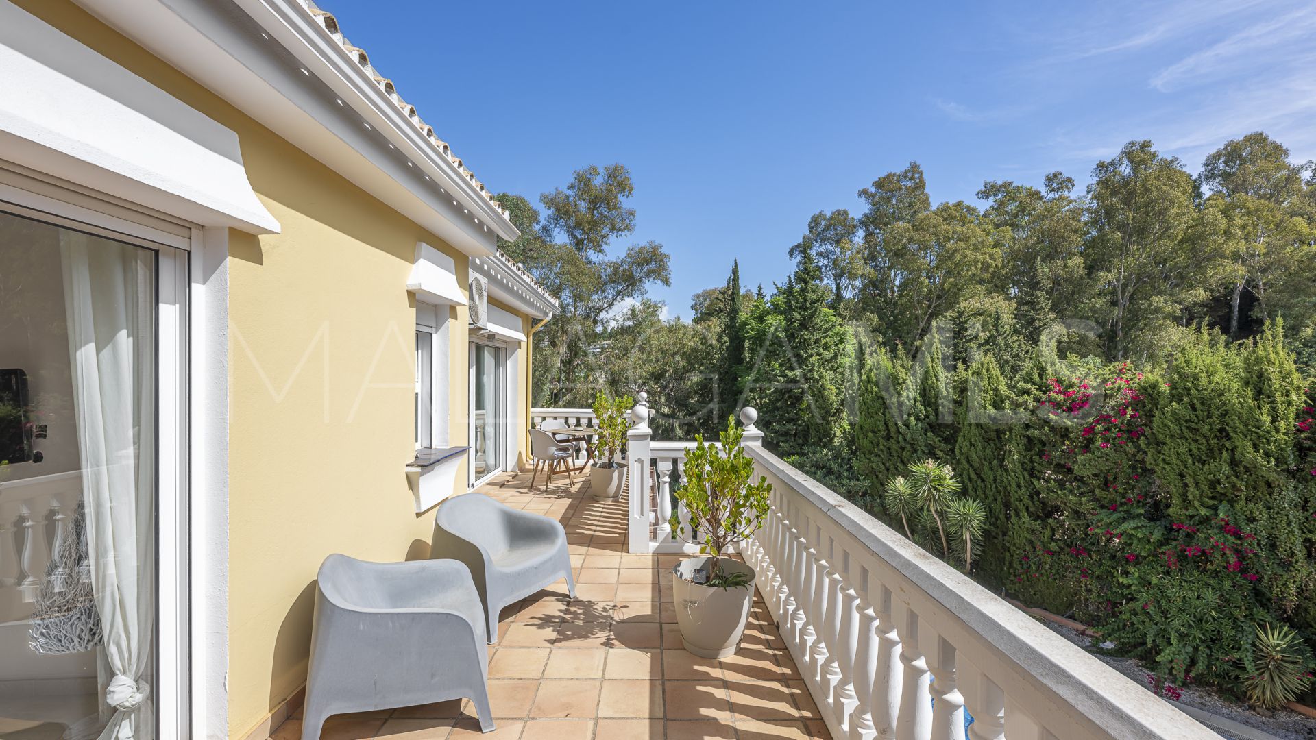 Calahonda 4 bedrooms villa for sale