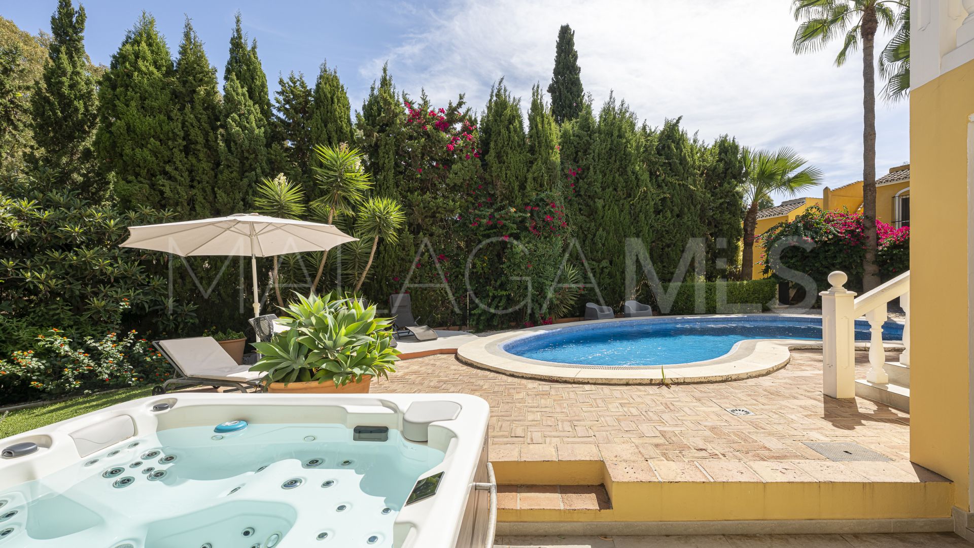 Calahonda 4 bedrooms villa for sale