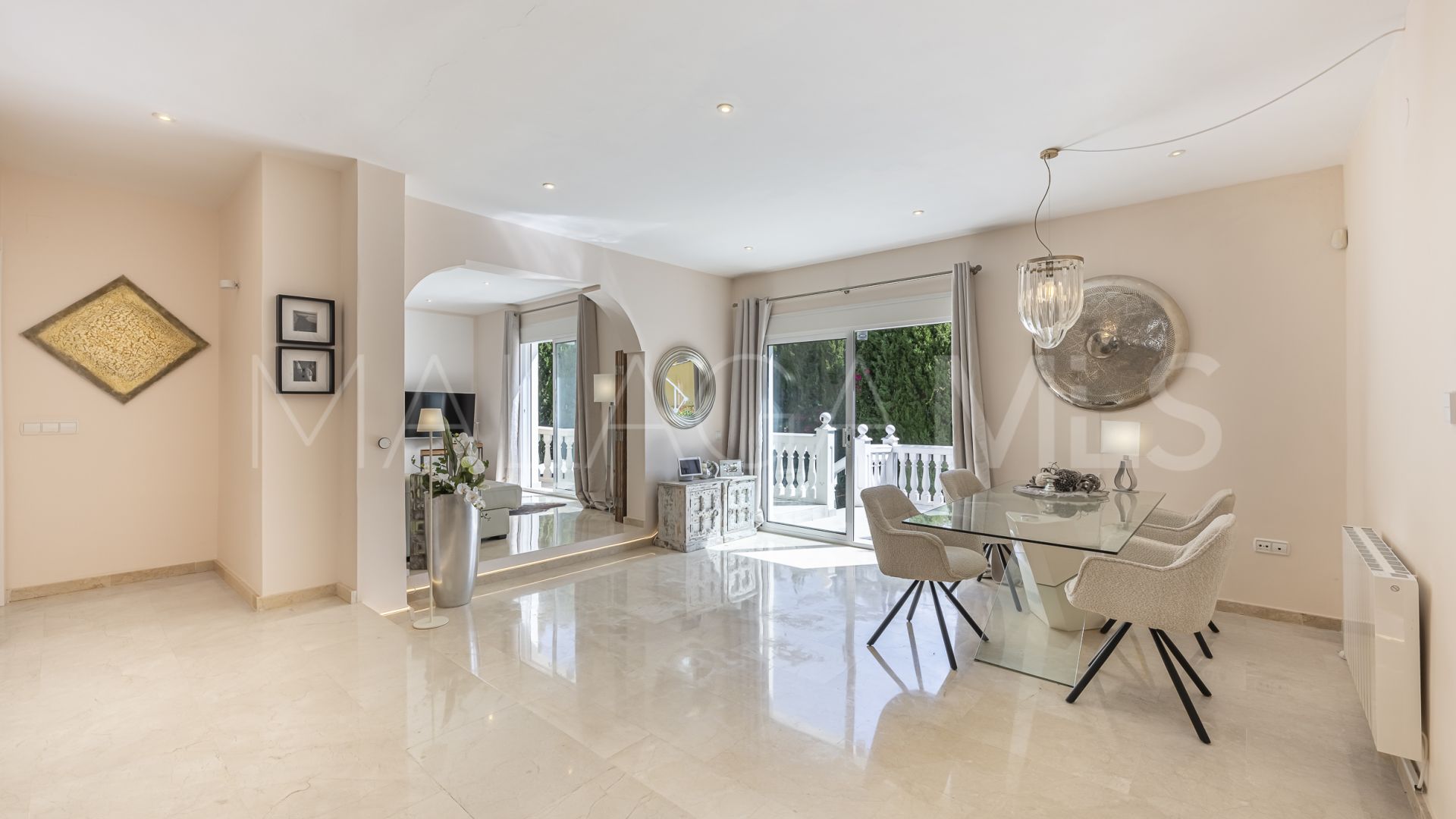 Calahonda 4 bedrooms villa for sale