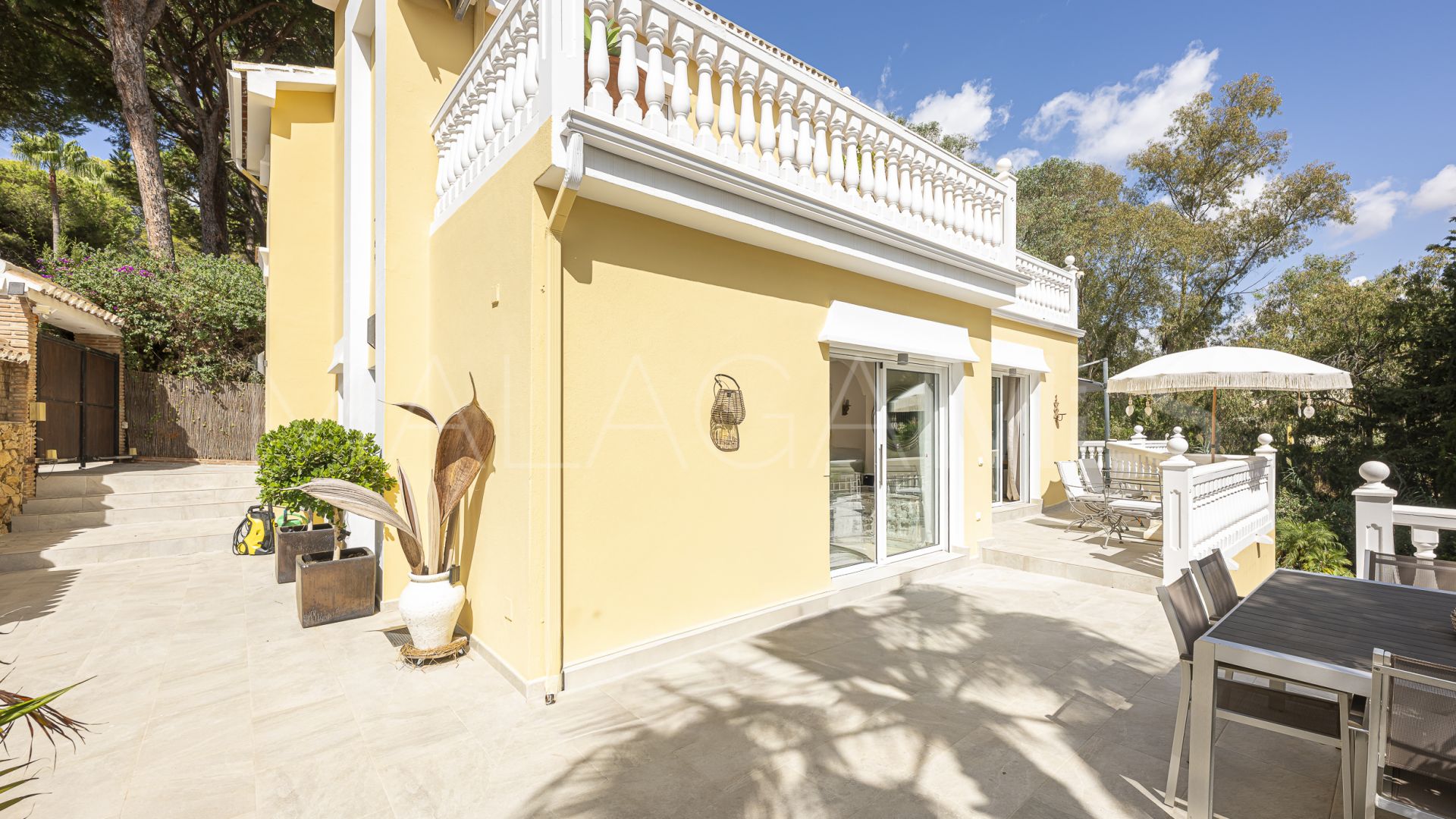 Calahonda 4 bedrooms villa for sale