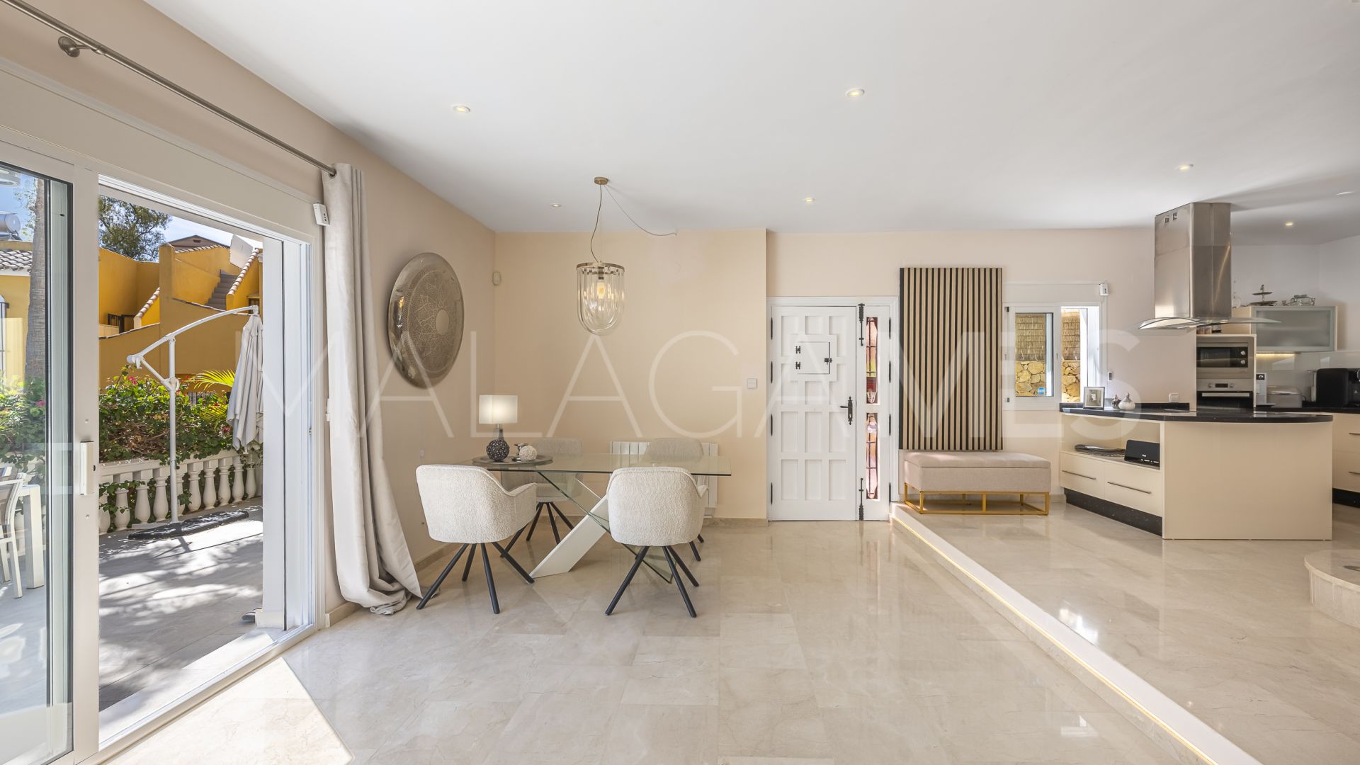 Calahonda 4 bedrooms villa for sale