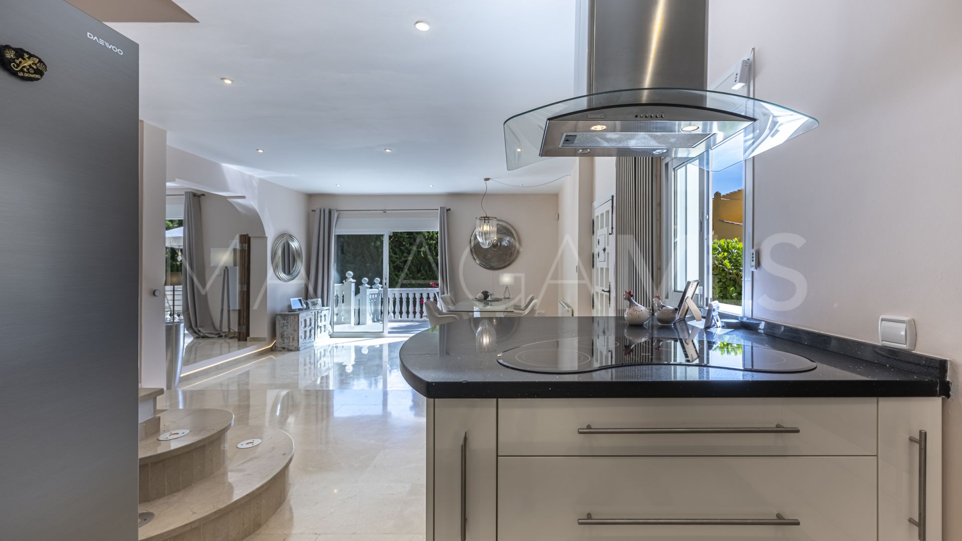 Calahonda 4 bedrooms villa for sale