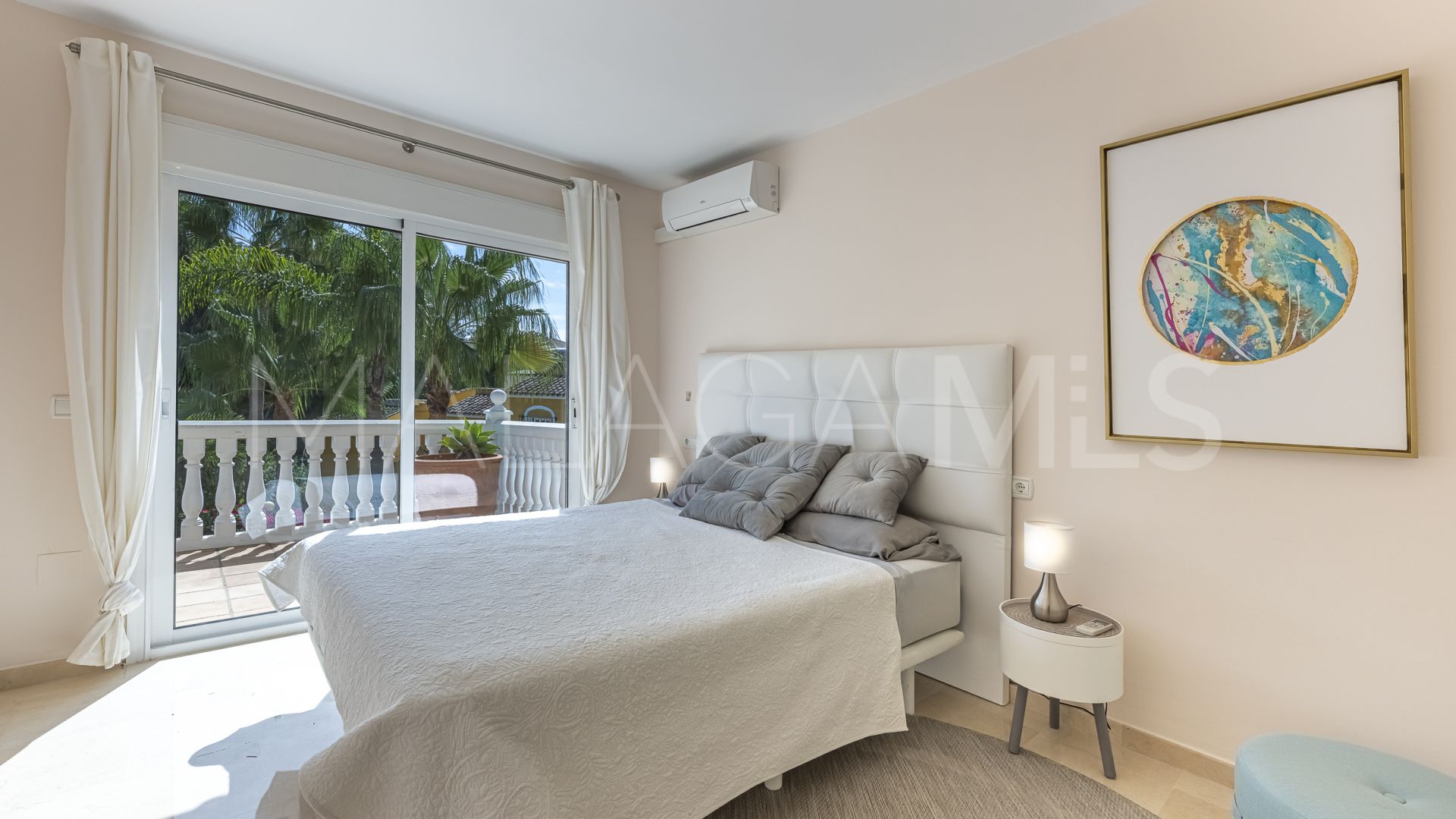 Calahonda 4 bedrooms villa for sale