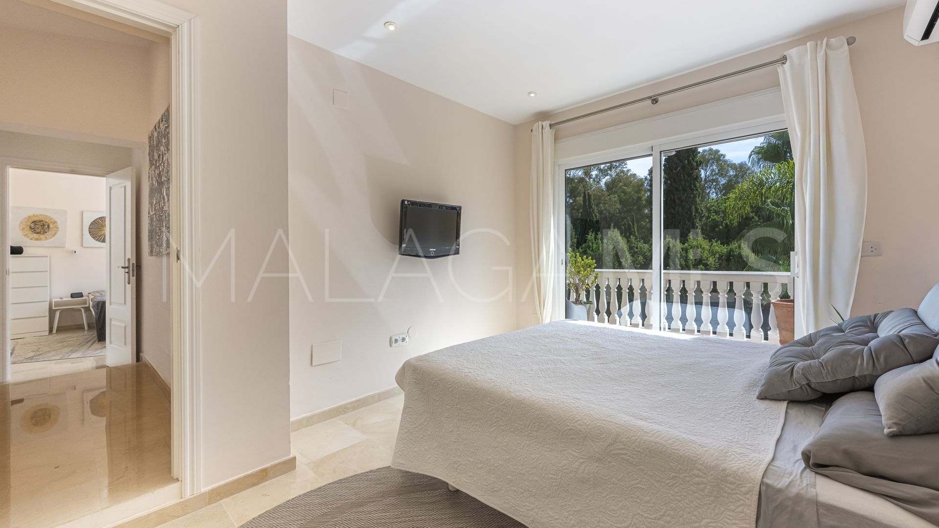 Calahonda 4 bedrooms villa for sale