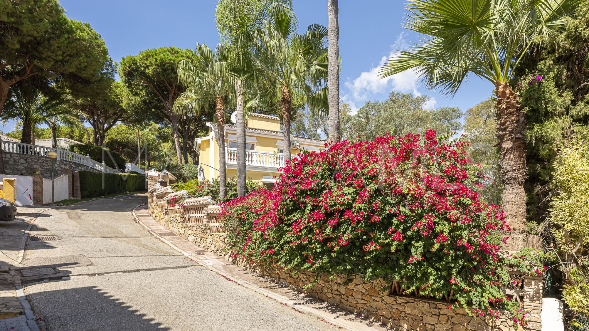 Calahonda 4 bedrooms villa for sale