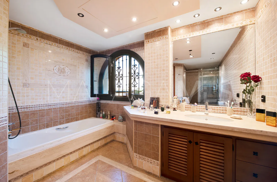 For sale Estepona East 5 bedrooms finca