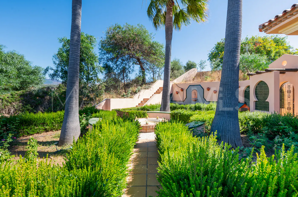 For sale Estepona East 5 bedrooms finca