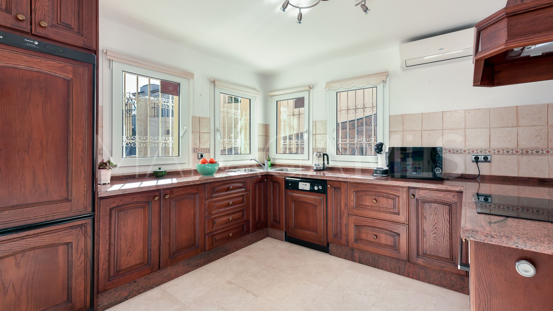 Villa for sale in Sitio de Calahonda