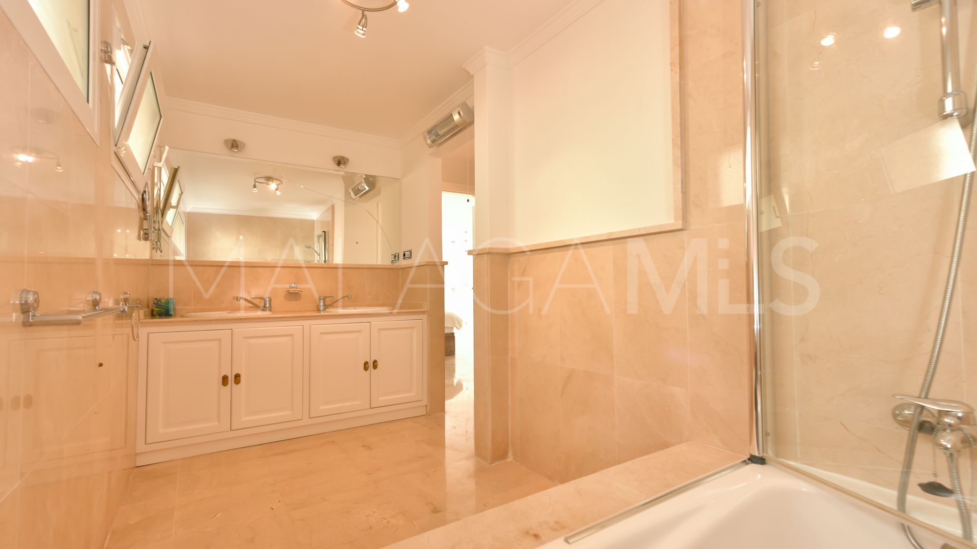 Villa for sale in Sitio de Calahonda