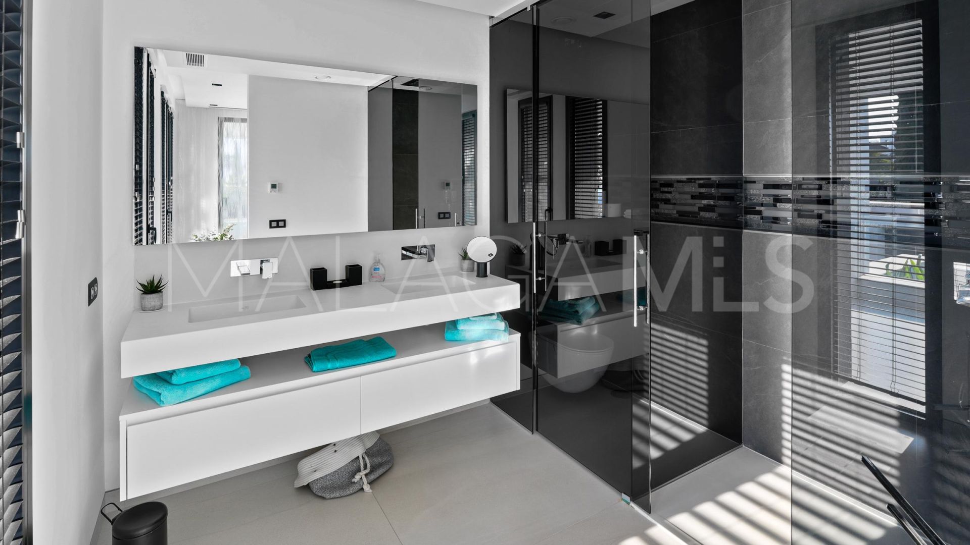 Villa for sale in Los Flamingos Golf