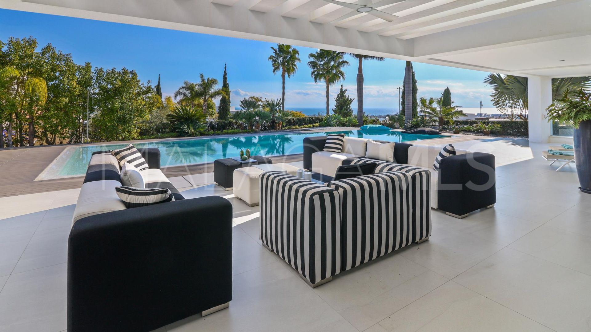 Villa for sale in Los Flamingos Golf
