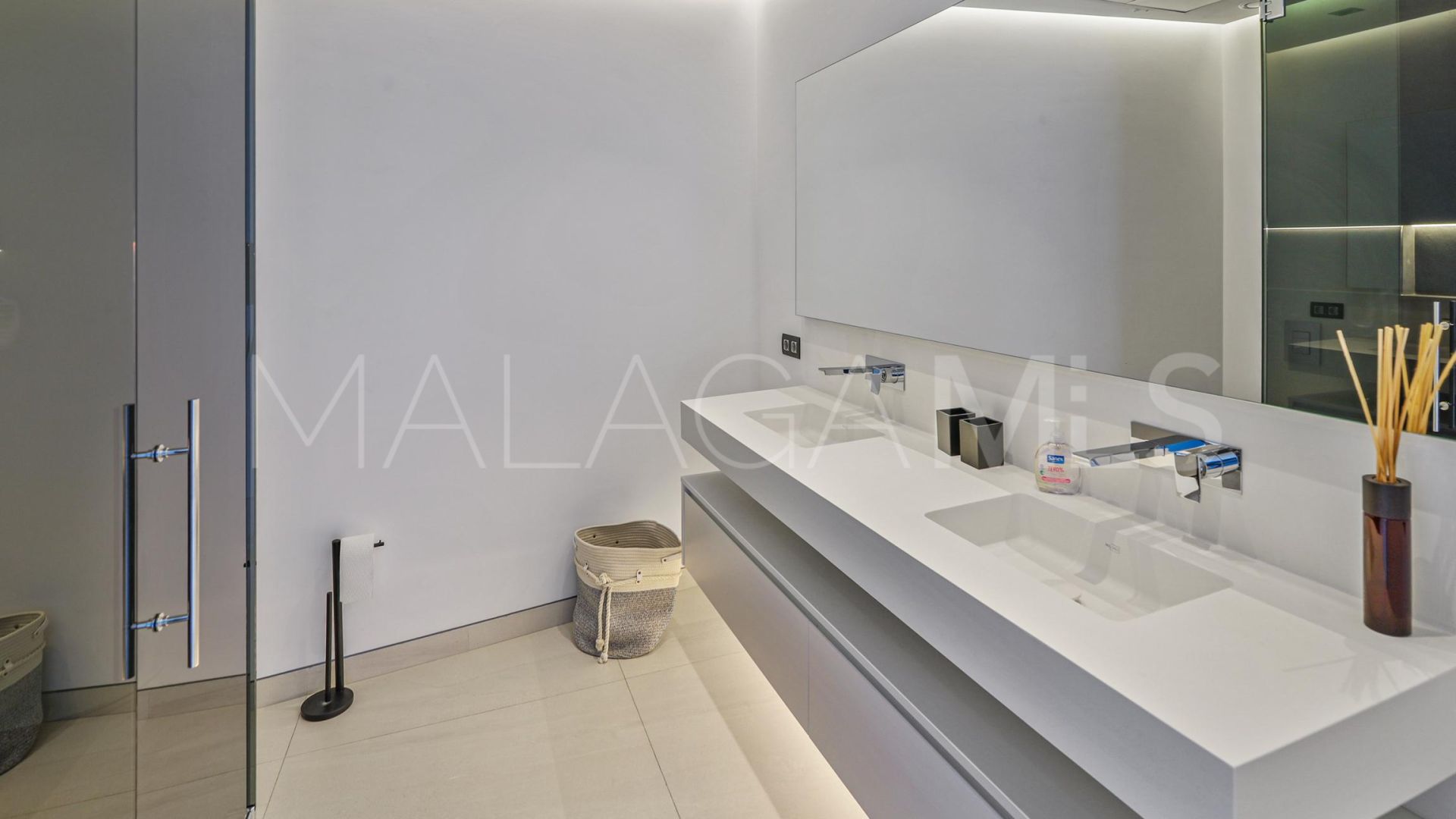 Villa for sale in Los Flamingos Golf
