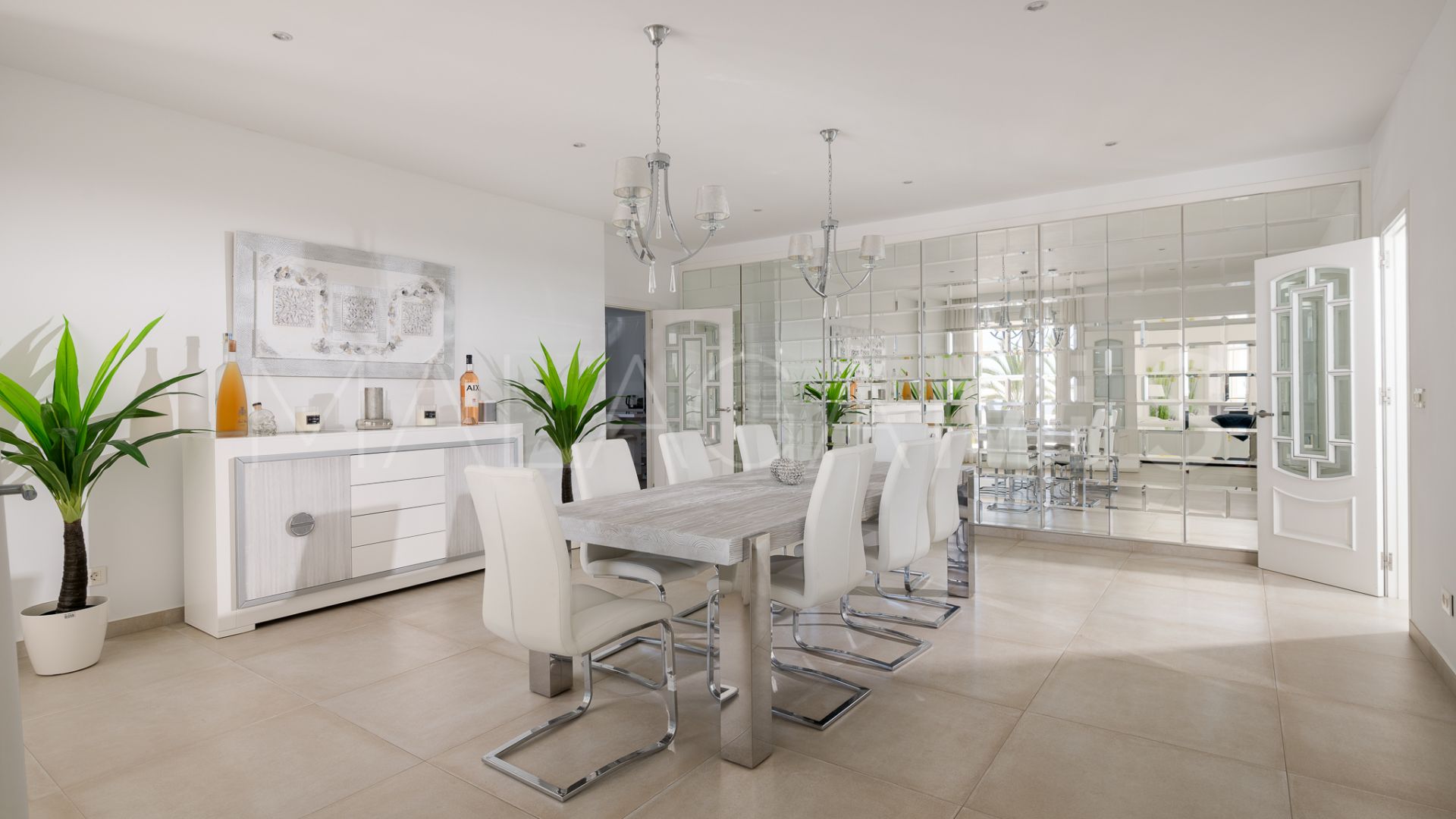 Hus i byn for sale in Hacienda las Chapas