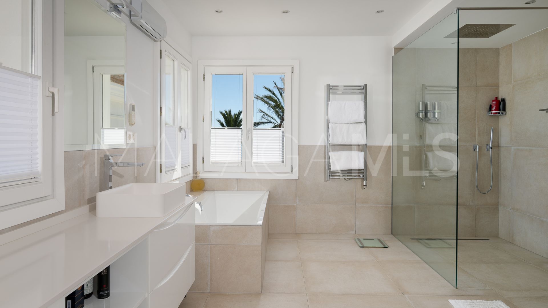 Hus i byn for sale in Hacienda las Chapas