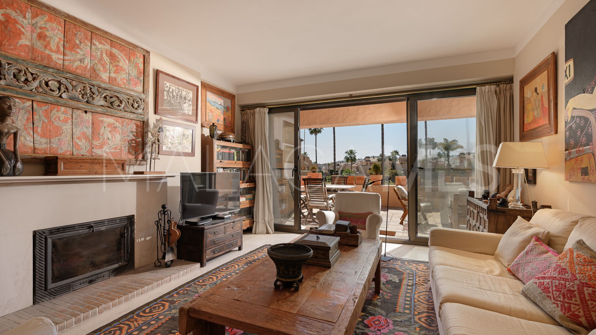 Buy ground floor apartment with 2 bedrooms in Benahavis