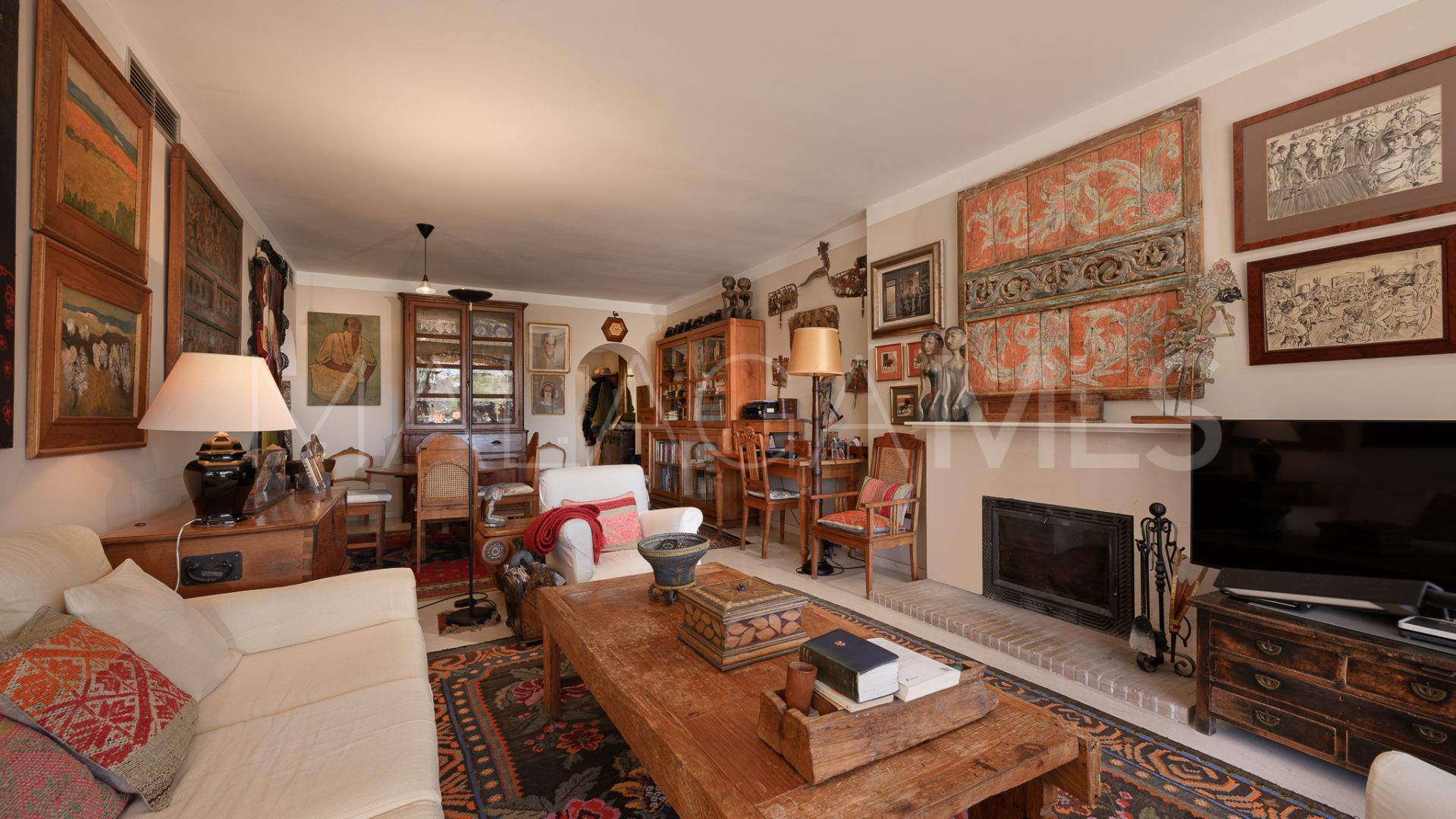 Buy ground floor apartment with 2 bedrooms in Benahavis