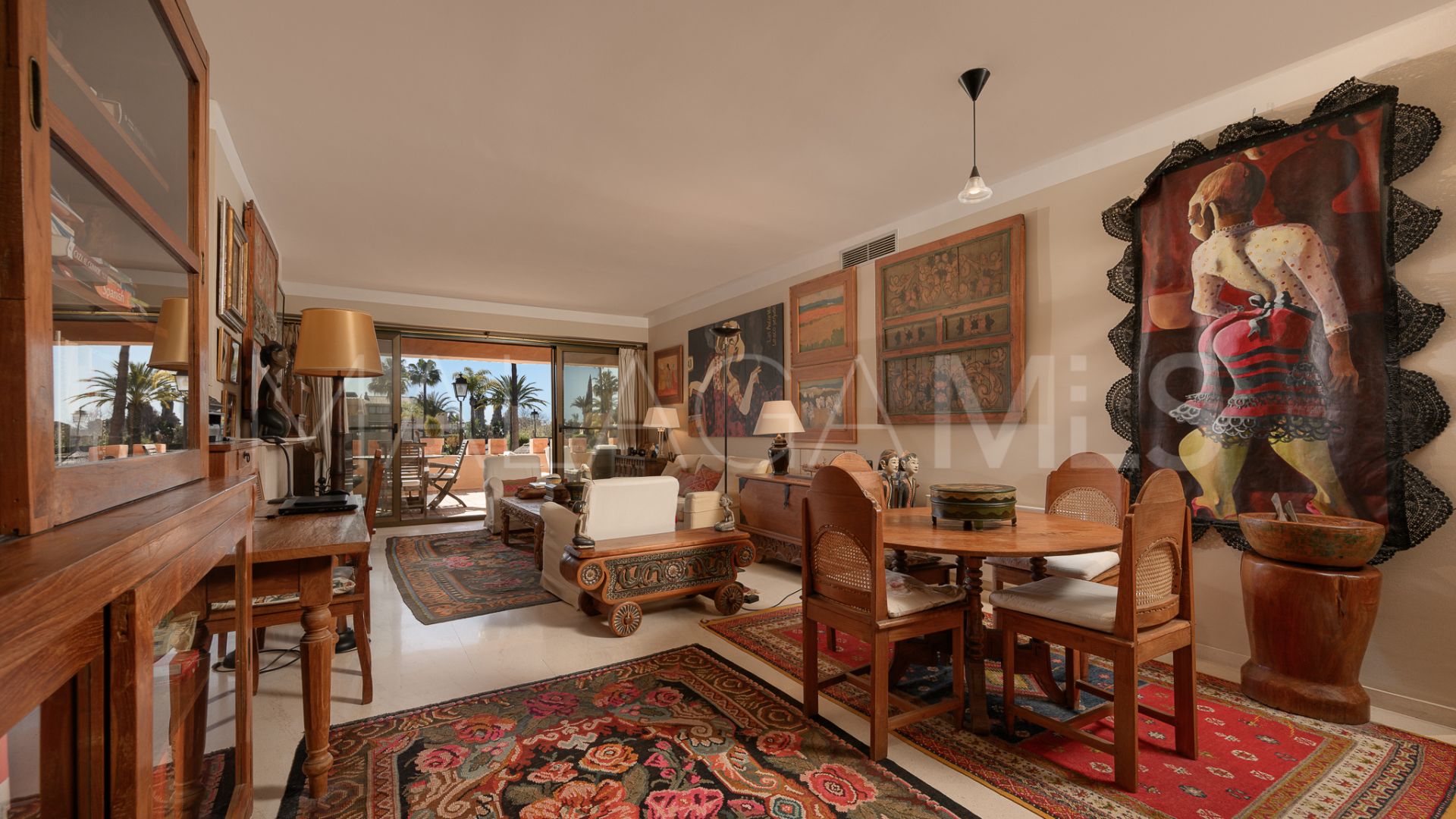 Buy ground floor apartment with 2 bedrooms in Benahavis