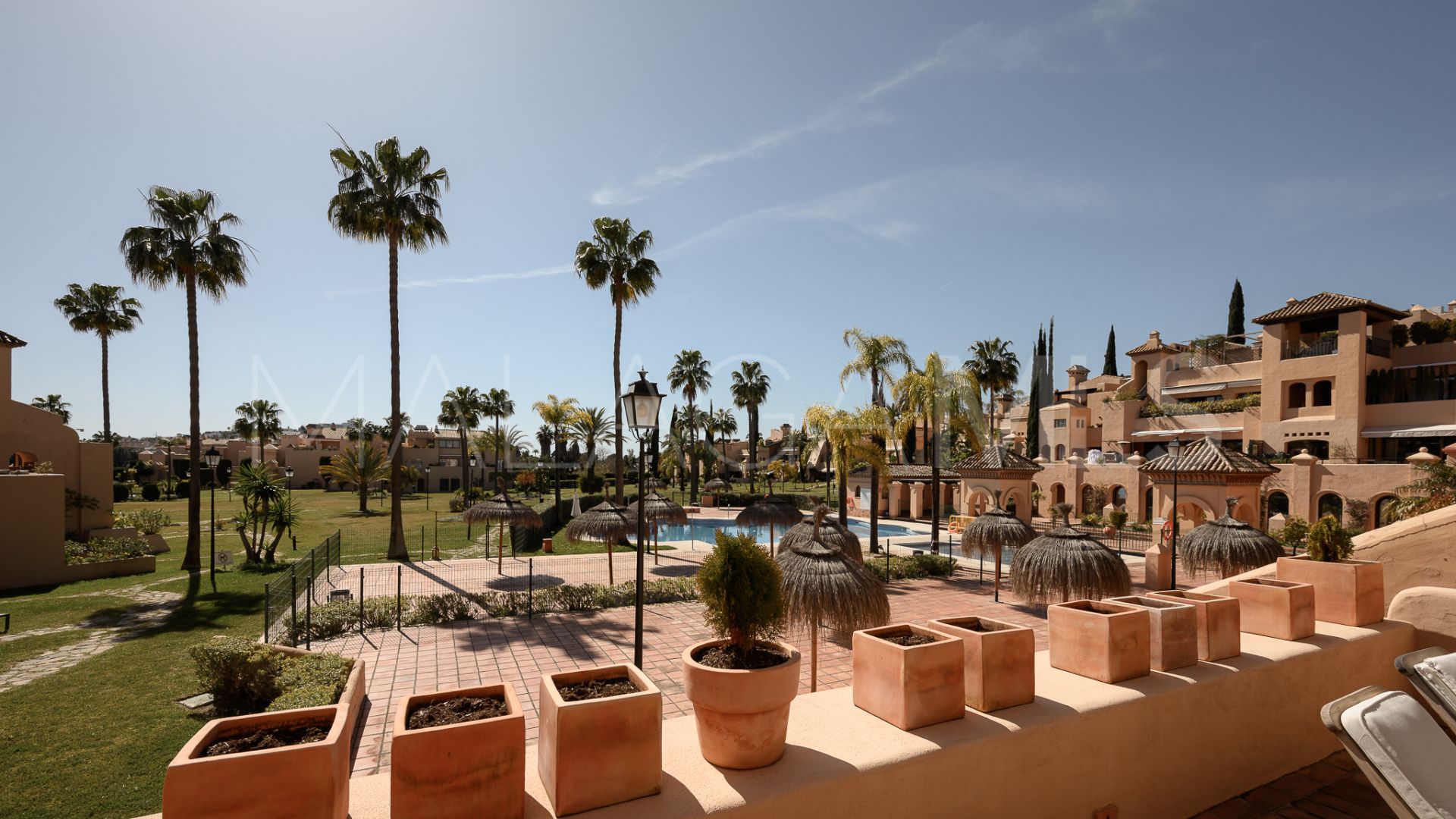 Buy ground floor apartment with 2 bedrooms in Benahavis