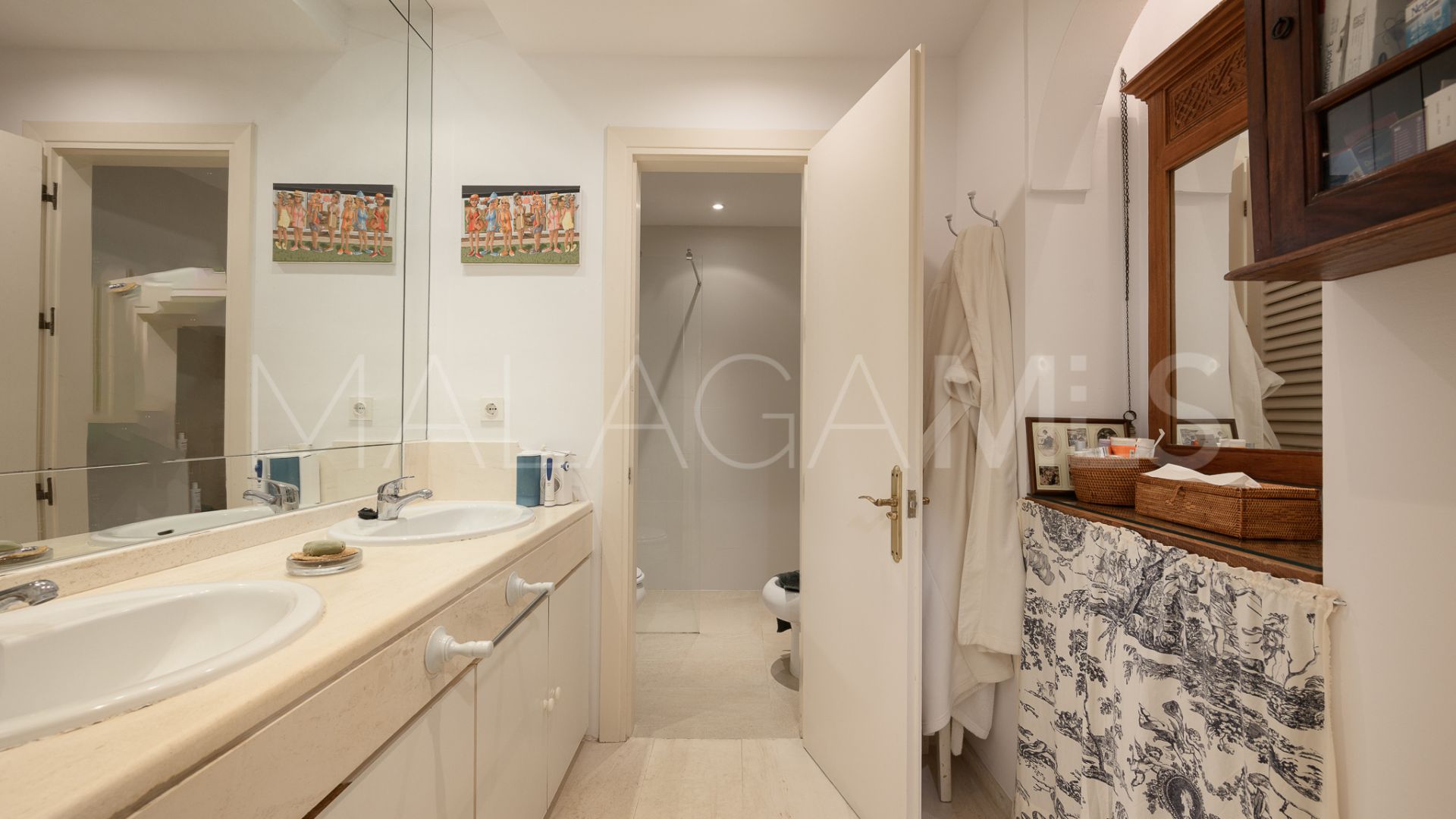 Buy ground floor apartment with 2 bedrooms in Benahavis