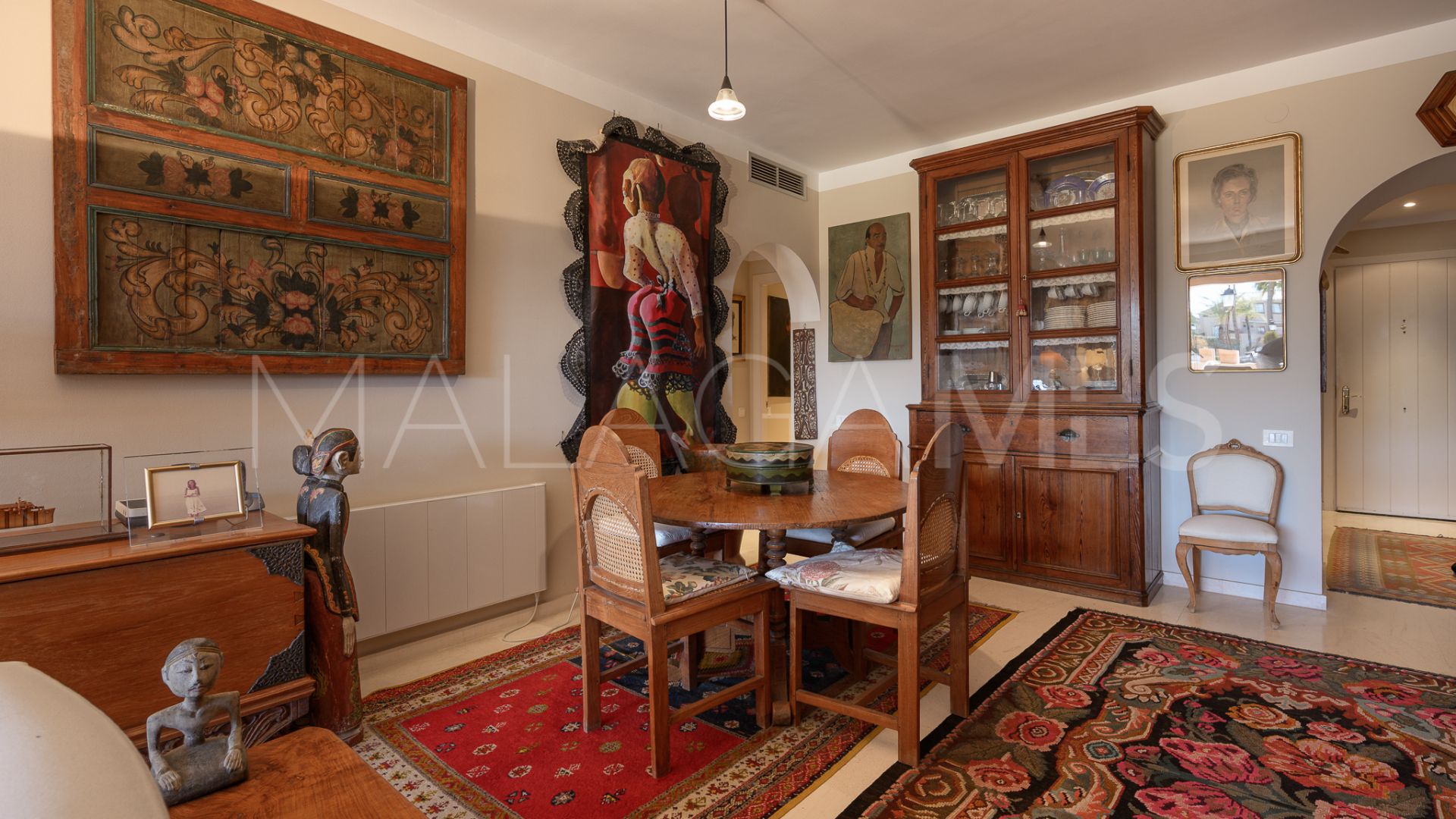 Buy ground floor apartment with 2 bedrooms in Benahavis