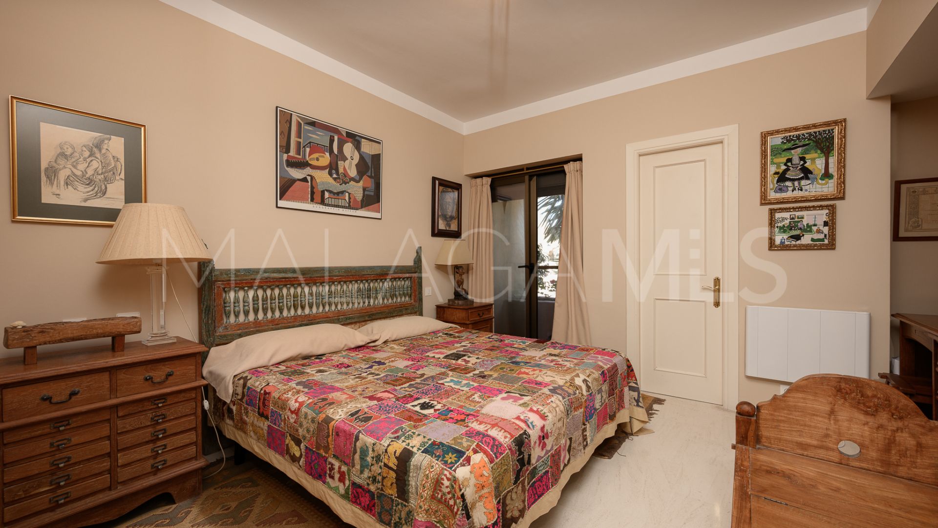 Buy ground floor apartment with 2 bedrooms in Benahavis