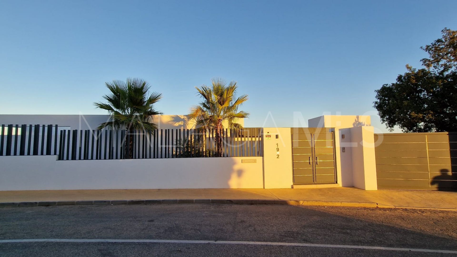 Buy villa with 4 bedrooms in Los Altos de Marbella