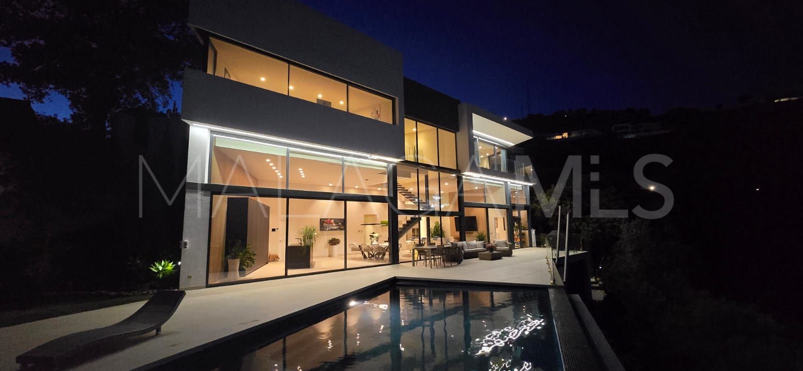 Buy villa with 4 bedrooms in Los Altos de Marbella